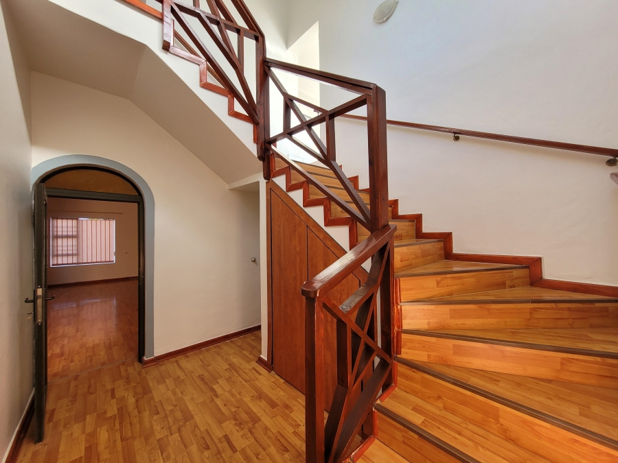To Let 4 Bedroom Property for Rent in Wavecrest Eastern Cape